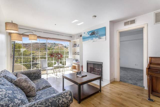 Los Angeles, CA 90032,4750 Templeton Street #1211