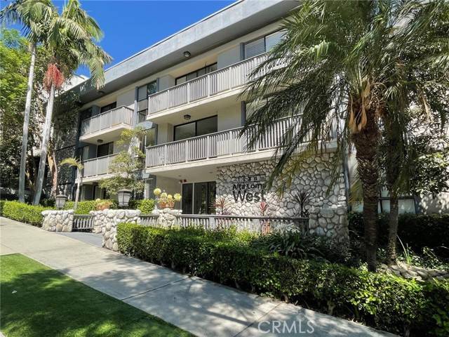 West Hollywood, CA 90069,1134 Alta Loma Road #103