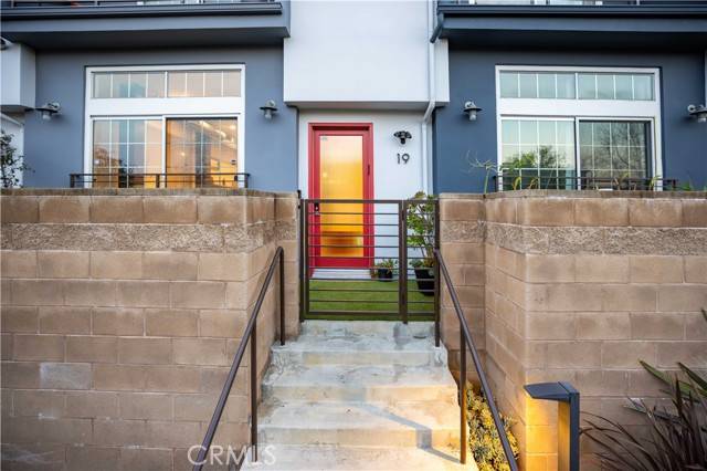 Los Angeles, CA 90094,5350 Playa Vista Drive #19