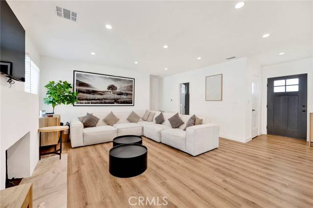 Granada Hills (los Angeles), CA 91344,10725 Genesta Avenue
