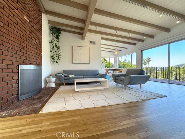 Los Angeles, CA 90068,2307 El Contento Drive