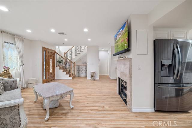 Glendale, CA 91202,301 W Loraine Street #3