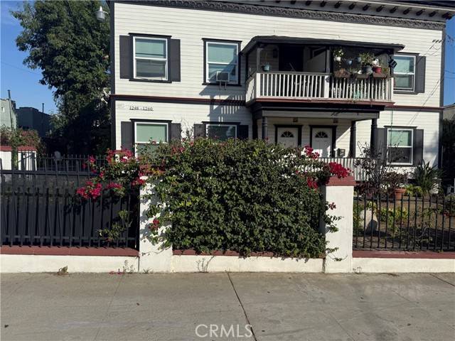 Pasadena, CA 91103,1254 N Raymond Avenue