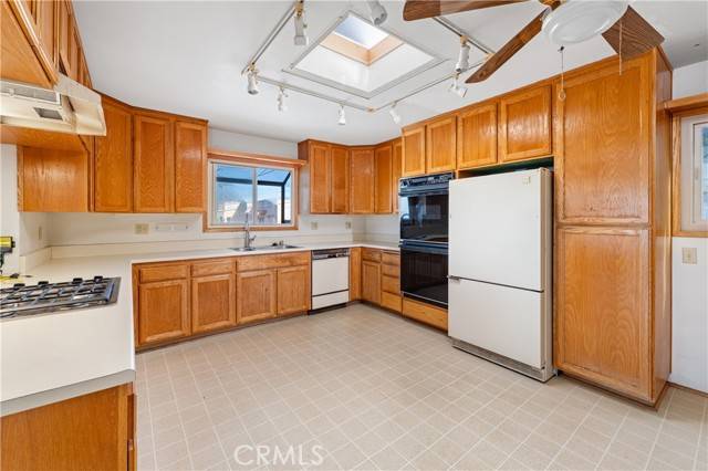 San Diego, CA 92107,4484 Long Branch Avenue