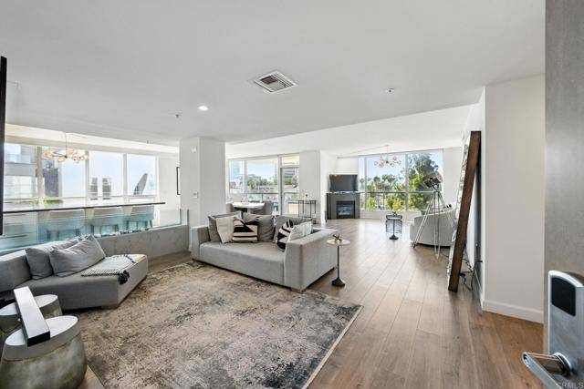 San Diego, CA 92101,510 First Ave #402