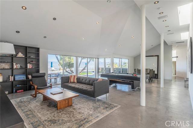 Los Angeles, CA 90210,13741 Mulholland Drive