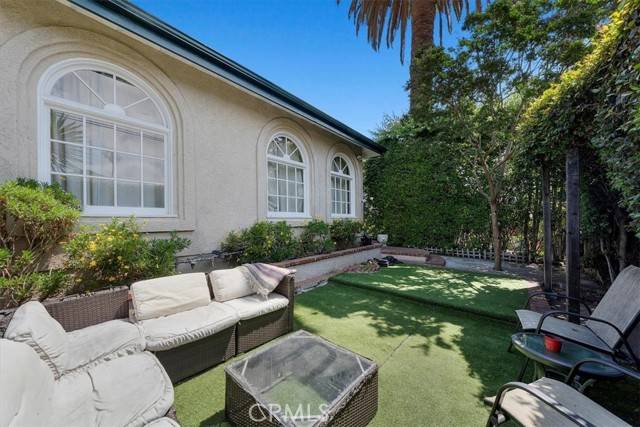 Los Angeles, CA 90038,6459 Lexington Avenue