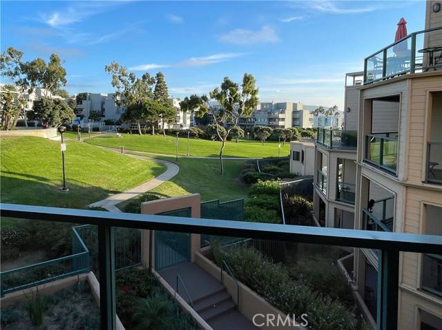 Redondo Beach, CA 90277,120 The Village #208