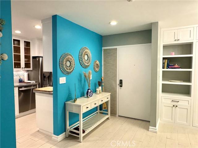 Redondo Beach, CA 90277,240 The Village #108