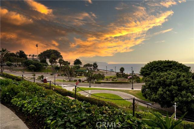 Redondo Beach, CA 90277,670 The Village