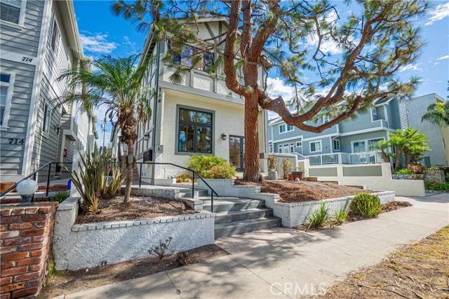 Redondo Beach, CA 90277,716 S Broadway #A