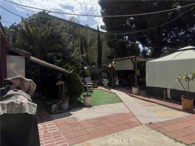 South Gate, CA 90280,10555 Karmont