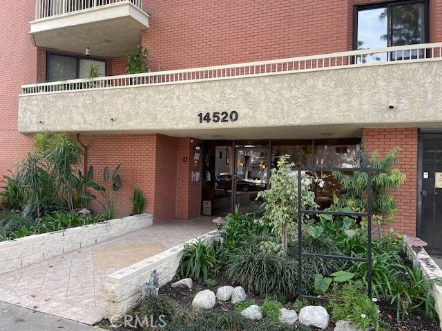 Sherman Oaks, CA 91403,14520 Dickens Street #211