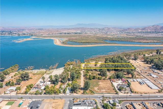 Lake Elsinore, CA 92530,0 371-130-012