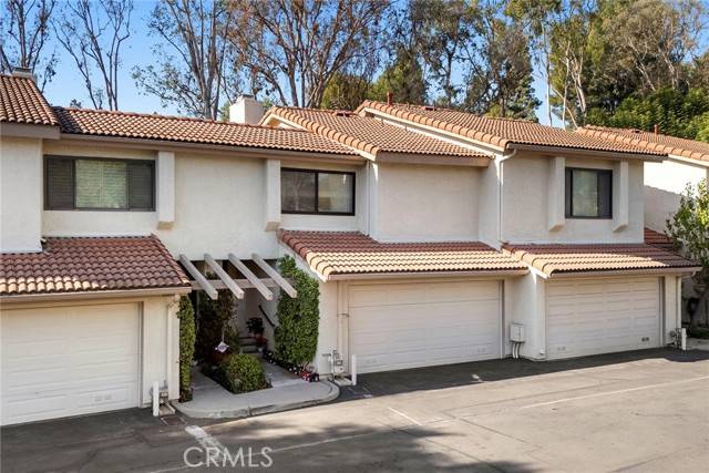 Fullerton, CA 92833,933 Creekside Drive #126