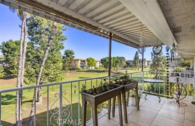 Laguna Woods, CA 92637,2390 Via Mariposa #3C