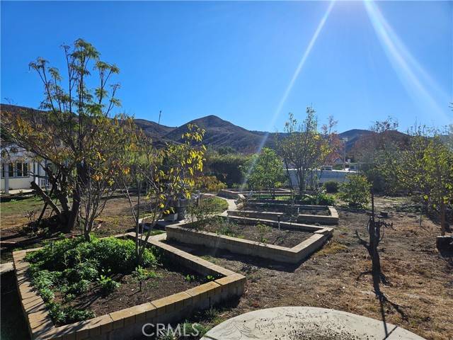 Simi Valley, CA 93065,221 Hazelridge Court