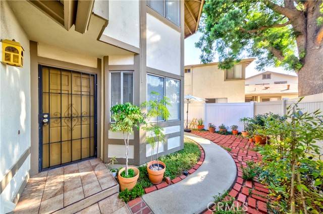 Ontario, CA 91762,966 Coneflower Lane #28