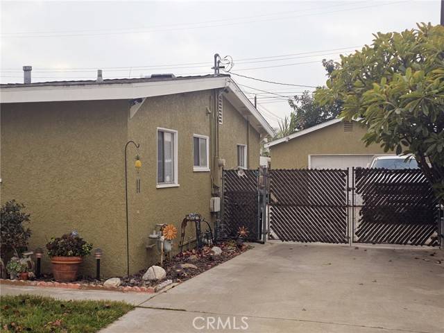 Lakewood, CA 90715,12034 Lemming Street