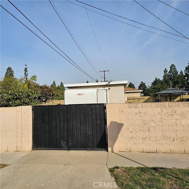 Santa Ana, CA 92704,934 S Karen Avenue