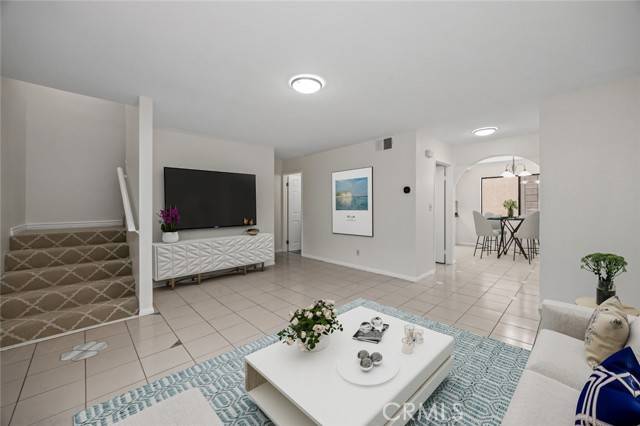 Bellflower, CA 90706,16414 Cornuta Avenue #11