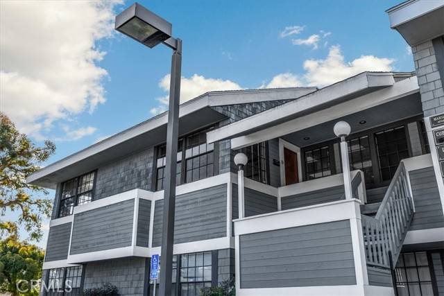Santa Ana, CA 92706,940 W 17th Street
