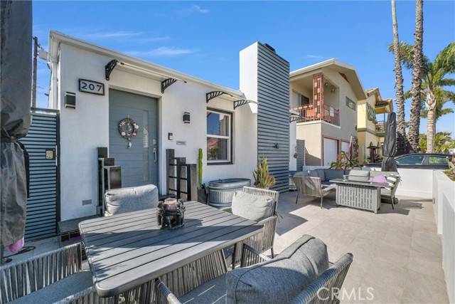 Long Beach, CA 90803,207 Santa Ana Avenue