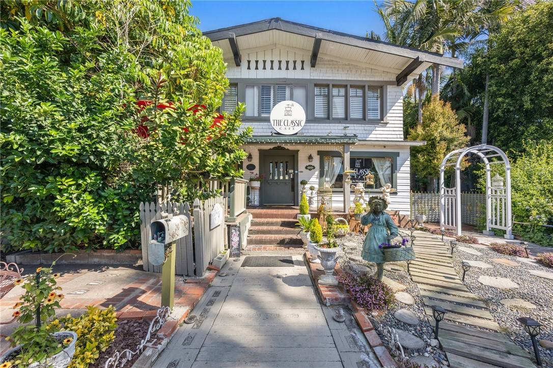 Fullerton, CA 92832,419 W Commonwealth Avenue