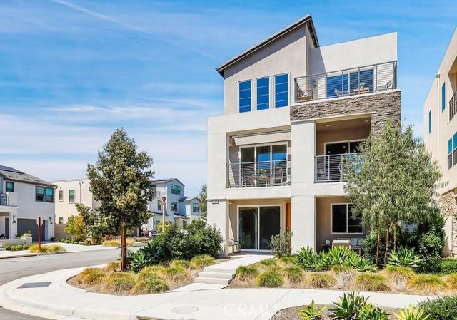 Irvine, CA 92618,137 Rondo