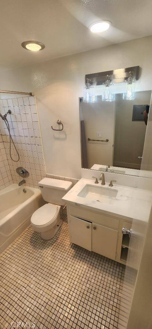 Costa Mesa, CA 92626,100 Clearbrook Lane #C