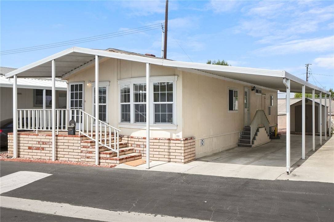Hawaiian Gardens, CA 90716,12550 E Carson Street #29