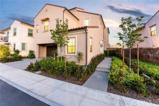 Irvine, CA 92618,214 Canterbury