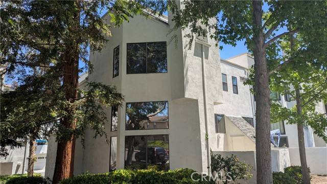 Orange, CA 92869,152 N Singingwood Street #6