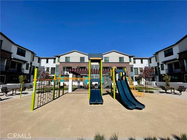 Buena Park, CA 90621,6983 Cottonwood Lane