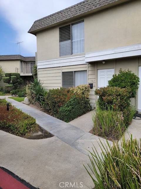Tustin, CA 92780,1582 Mitchell Avenue