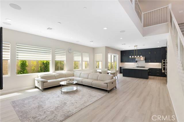 Lake Forest (el Toro), CA 92630,230 Holliston