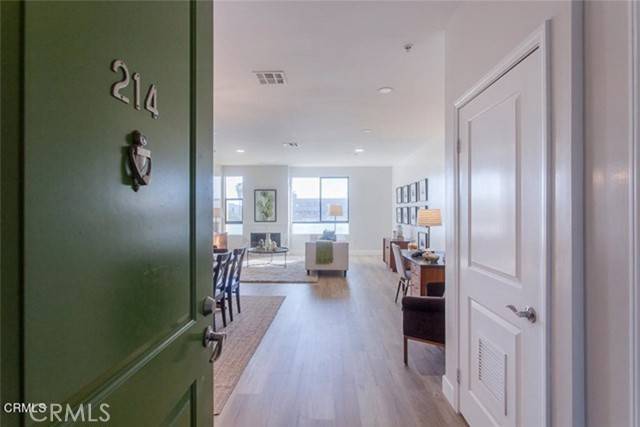 North Hollywood (los Angeles), CA 91605,6938 Laurel Canyon Boulevard #214