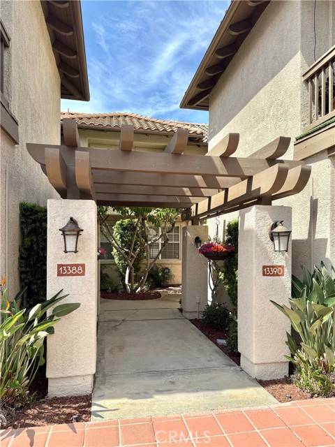 Tustin, CA 92782,13390 Savanna