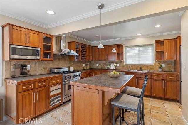 Yorba Linda, CA 92886,4441 AVOCADO Avenue