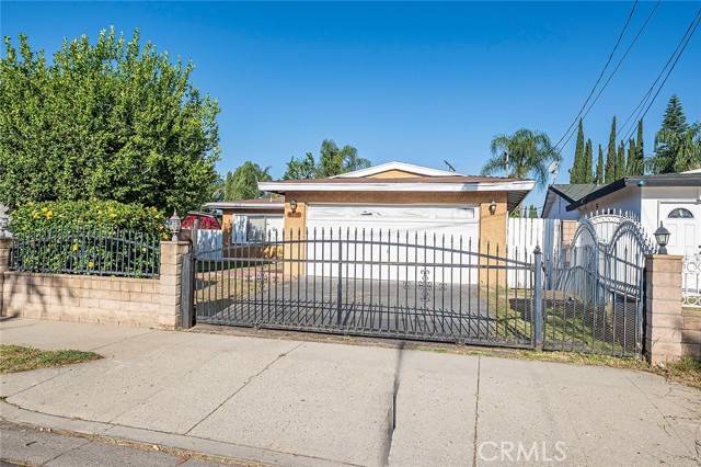 Panorama City (los Angeles), CA 91402,8215 Kester Avenue