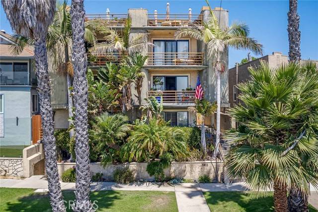 Long Beach, CA 90803,3811 E Livingston Drive #1