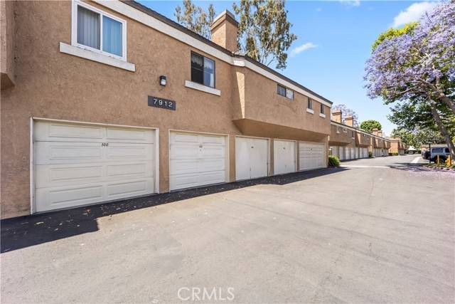 Huntington Beach, CA 92647,7912 Northlake Drive #105