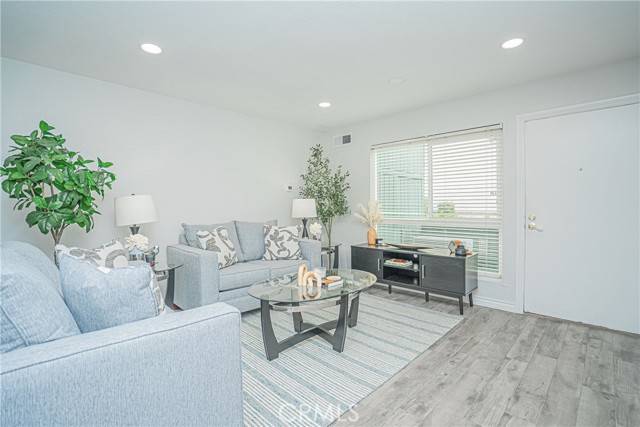 La Mirada, CA 90638,15300 Ocaso Avenue #E102