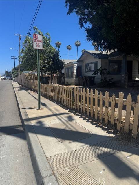 Santa Ana, CA 92707,1901 S Broadway