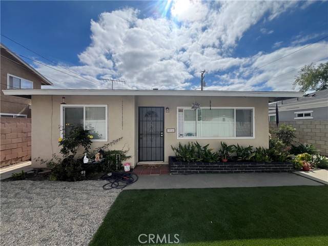 Los Alamitos, CA 90720,10842 Pine Street