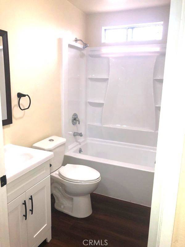 Los Angeles, CA 90003,10318 S Main Street