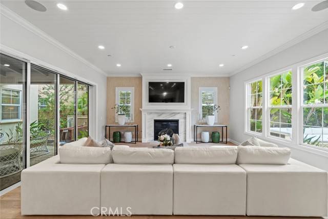 Irvine, CA 92618,208 Radial