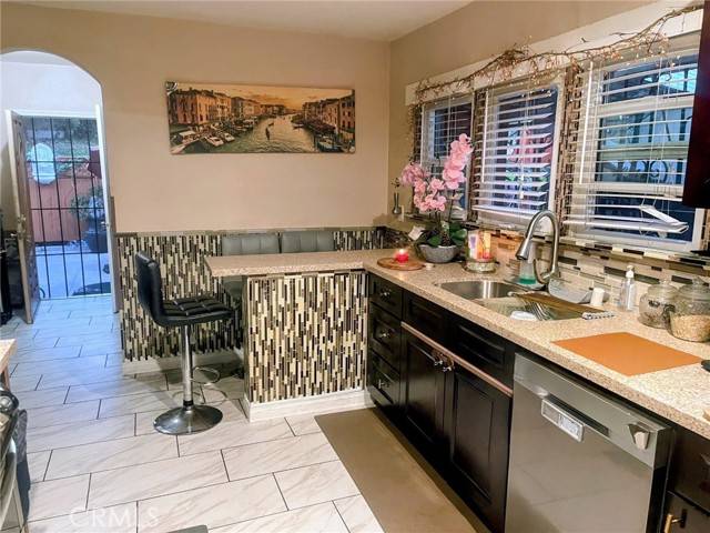 Los Angeles, CA 90026,2958 London Street