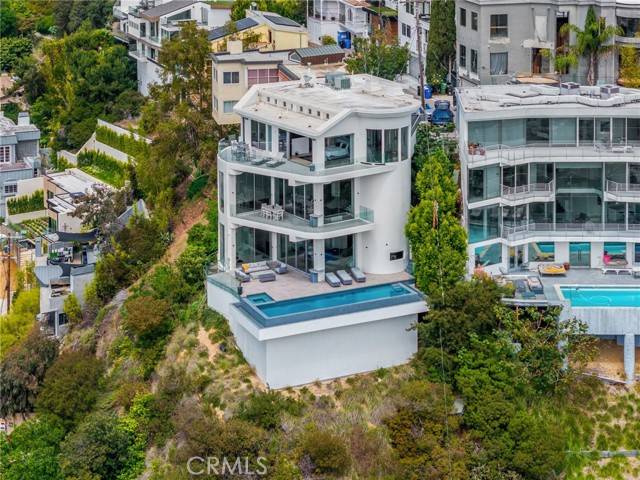 Los Angeles, CA 90069,1609 Viewmont Drive