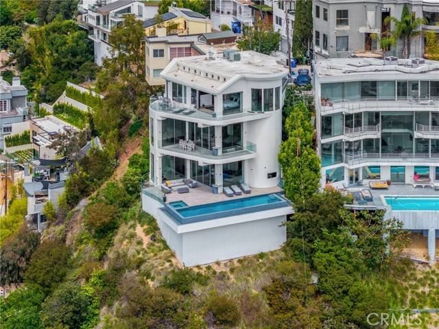 Los Angeles, CA 90069,1609 Viewmont Drive